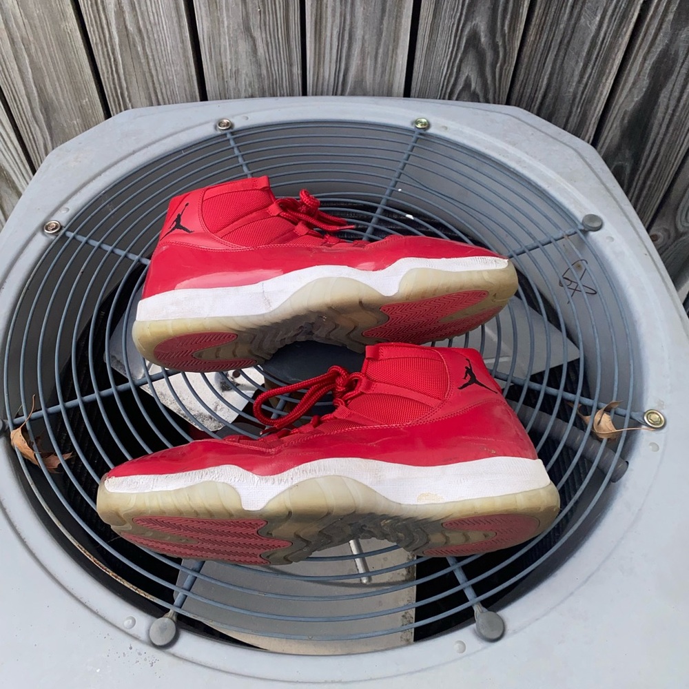 Jordan 11 gym red